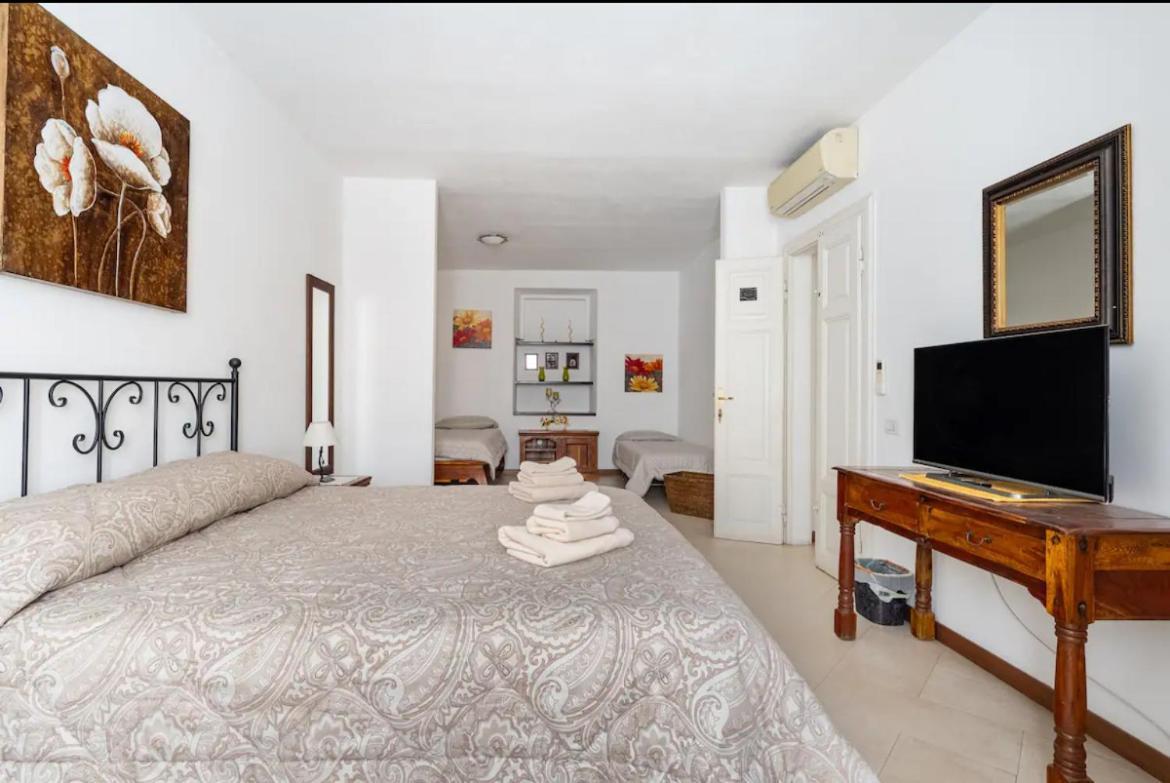 B&B Affittacamere Via Del Centro Ла-Маддалена Екстер'єр фото