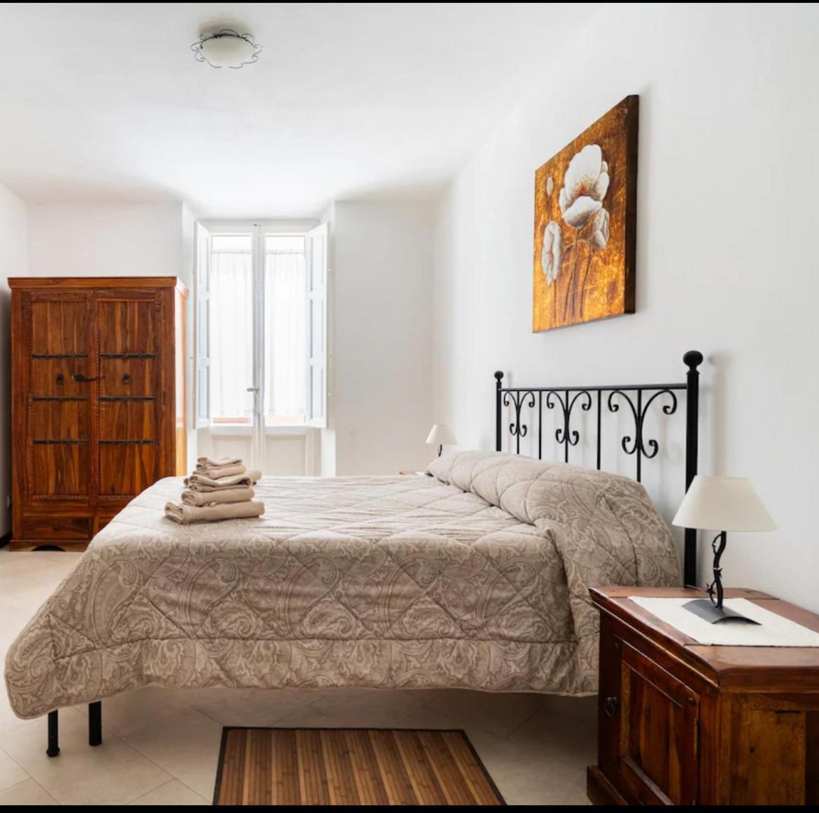 B&B Affittacamere Via Del Centro Ла-Маддалена Екстер'єр фото